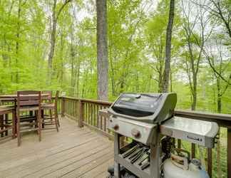 Others 2 Cozy Maggie Valley Cabin Rental w/ Private Hot Tub