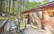 อื่นๆ 2 Secluded East Durham Cabin Retreat w/ Deck!