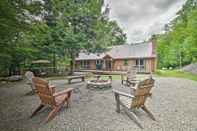 Lainnya Adirondack / Lake George Cabin w/ Hot Tub!