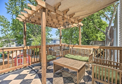 Others Chic Richmond Apartment w/ Private Deck and Patio!