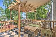 Others Chic Richmond Apartment w/ Private Deck and Patio!