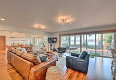 Others 3 Mid-century Cabin w/ Deck & Puget Sound Vistas!