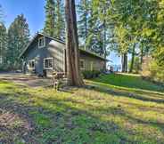 อื่นๆ 4 Mid-century Cabin w/ Deck & Puget Sound Vistas!