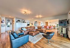 Others 4 Mid-century Cabin w/ Deck & Puget Sound Vistas!