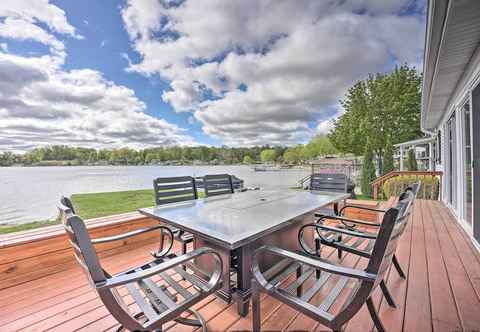 Khác Benton Harbor Lake Home w/ Dock: Newly Remodeled!