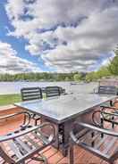 ภาพหลัก Benton Harbor Lake Home w/ Dock: Newly Remodeled!