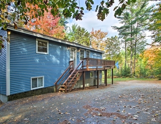 Others 2 Bethel Chalet w/ Hot Tub: 3 Miles to Sunday River!