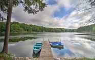 Others 5 Tranquil Lake Cottage Near Golf w/ Views & Hot Tub