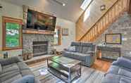 Khác 2 Lakefront Home w/ Game Room, Decks, Dock & Kayaks!