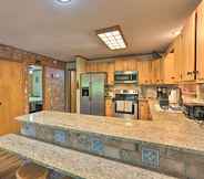 Others 6 Lakefront Home w/ Game Room, Decks, Dock & Kayaks!
