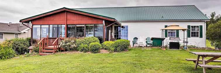 Others Lyndonville Home w/ Fire Pit, Screened Patio & A/C