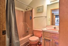 Others 2 Charming Poconos Abode w/ Gas Grill + Fire Pit!