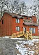 ภาพหลัก Charming Poconos Abode w/ Gas Grill + Fire Pit!