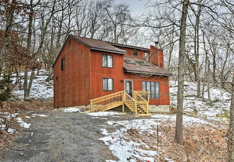 Khác Charming Poconos Abode w/ Gas Grill + Fire Pit!