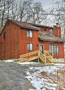 ภาพหลัก Charming Poconos Abode w/ Gas Grill + Fire Pit!