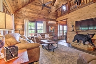 Lain-lain Secluded Log Cabin With Decks, Views & Lake Access