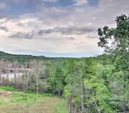 อื่นๆ 6 Secluded Log Cabin With Decks, Views & Lake Access