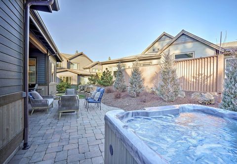 기타 Luxury Mt Bachelor Retreat w/ Hot Tub & Patio