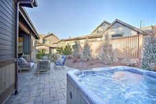 기타 Luxury Mt Bachelor Retreat w/ Hot Tub & Patio