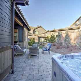 Interior 1 Luxury Mt Bachelor Retreat w/ Hot Tub & Patio, Old Mill District Hotels