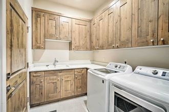 기타 4 Luxury Mt Bachelor Retreat w/ Hot Tub & Patio