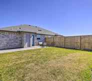 Lain-lain 6 Harlingen Townhome w/ Yard ~ 2 Mi to Birding!