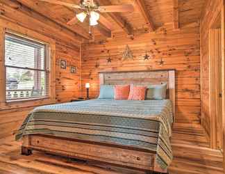 Others 2 Mountain Pool Lodge Sevierville Cabin w/ Hot Tub