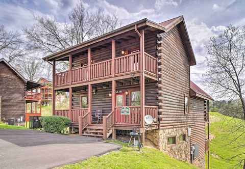 Others Mountain Pool Lodge Sevierville Cabin w/ Hot Tub