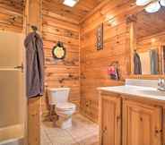 Others 7 Mountain Pool Lodge Sevierville Cabin w/ Hot Tub