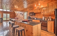 Lainnya 6 Mountain Pool Lodge Sevierville Cabin w/ Hot Tub