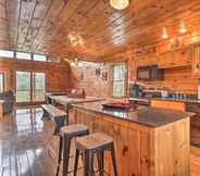 Others 6 Mountain Pool Lodge Sevierville Cabin w/ Hot Tub