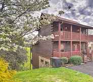 Others 3 Mountain Pool Lodge Sevierville Cabin w/ Hot Tub