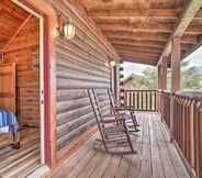 Others 4 Mountain Pool Lodge Sevierville Cabin w/ Hot Tub