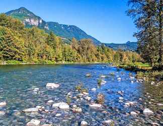 Others 2 Riverfront Gold Bar Cabin by Hiking & Stevens Pass