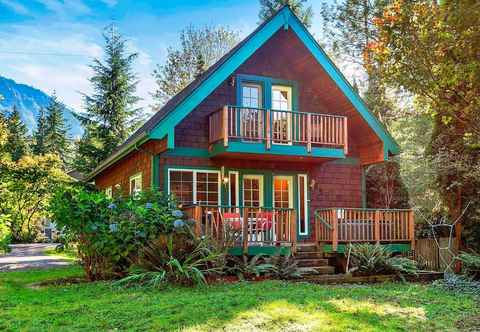 Others Riverfront Gold Bar Cabin by Hiking & Stevens Pass