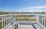 Khác 2 Cozy Surfside Beach House w/ Deck & Gulf Views!