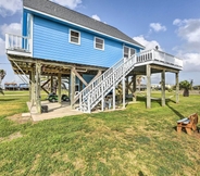 Lain-lain 5 Cozy Surfside Beach House w/ Deck & Gulf Views!