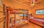 Others 6 Creekside Cabin With Deck, Hot Tub & Fire Pit!