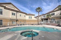 Lain-lain Desert Condo w/ Pool ~ 3 Miles to Colorado River!