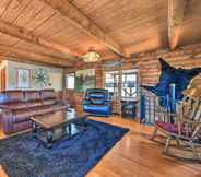 Others 2 Lake Norman Cabin: Private Dock & Hot Tub!
