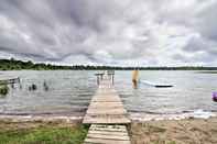 Lain-lain Lovely Lake Cabin: Boat Rentals & On-site Bar