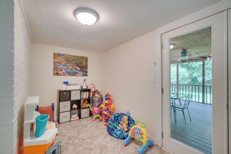 Others 4 Oak Ridge Retreat w/ Porch < 1 Mi to Downtown