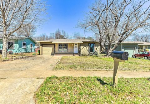 Others 1 Mi to At&t Stadium: Downtown Arlington Home