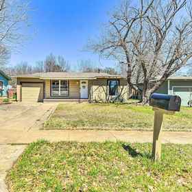 Interior 1 1 Mi to At&t Stadium: Downtown Arlington Home, River Legacy Living Science Center Hotels