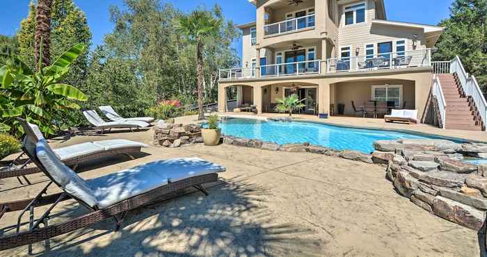 Others Luxe Grants Pass Getaway With Riverfront Views!