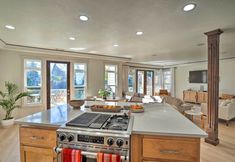 Others 2 Luxe Getaway w/ Riverfront Views in Grants Pass!