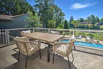 อื่นๆ 4 Luxe Grants Pass Getaway With Riverfront Views!