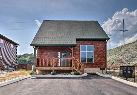 其他 Modern Resort Cabin w/ Hot Tub - 3 Mi to Dollywood