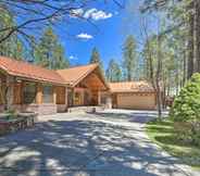 อื่นๆ 7 Expansive Pinetop Cabin w/ Fireplace + Grill!