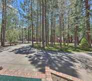 อื่นๆ 4 Expansive Pinetop Cabin w/ Fireplace + Grill!